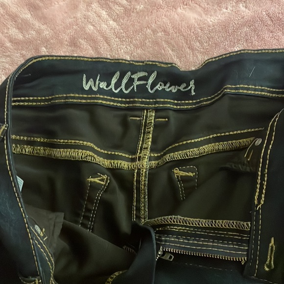 Shorts - Picture 2 of 3